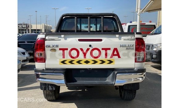 Sayi Imported Toyota Hilux White Mota in Import - Dubai a Ashanti Sayi Imported Toyota Hilux White Mota in Import - Dubai a Ashanti