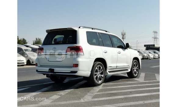 Ra Imported Toyota Land Cruiser funfun Ọkọ̀ in Import - Dubai ni Ashanti Ra Imported Toyota Land Cruiser funfun Ọkọ̀ in Import - Dubai ni Ashanti