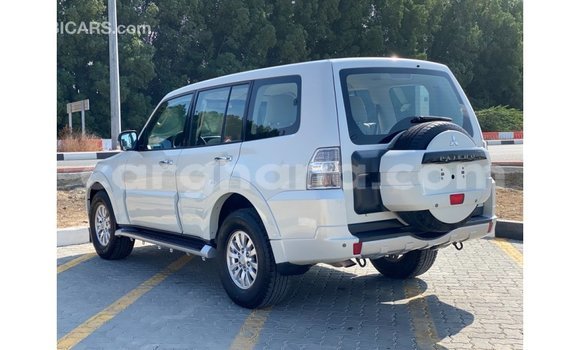 Sayi Imported Mitsubishi Pajero White Mota in Import - Dubai a Ashanti Sayi Imported Mitsubishi Pajero White Mota in Import - Dubai a Ashanti