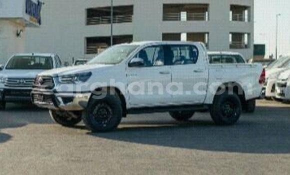 Sayi Na hannu Toyota Hilux White Mota in Accra a Greater Accra