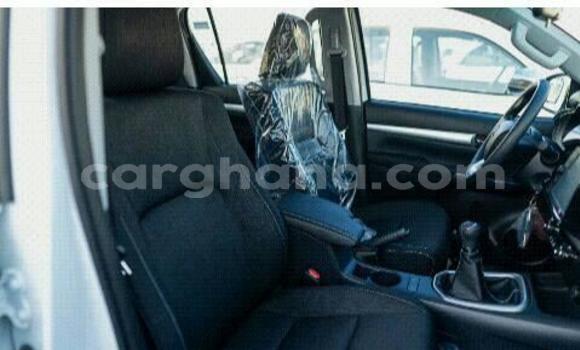 Ra Àlòkù Toyota Hilux funfun Ọkọ̀ in Accra ni Greater Accra Ra Àlòkù Toyota Hilux funfun Ọkọ̀ in Accra ni Greater Accra