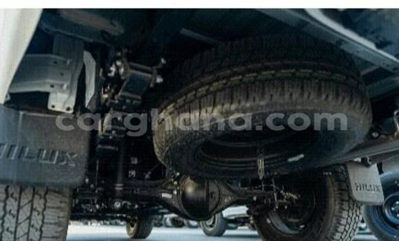 Ra Àlòkù Toyota Hilux funfun Ọkọ̀ in Accra ni Greater Accra Ra Àlòkù Toyota Hilux funfun Ọkọ̀ in Accra ni Greater Accra