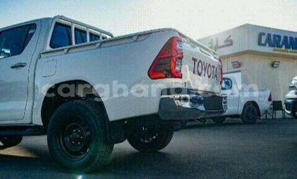 Ra Àlòkù Toyota Hilux funfun Ọkọ̀ in Accra ni Greater Accra Ra Àlòkù Toyota Hilux funfun Ọkọ̀ in Accra ni Greater Accra