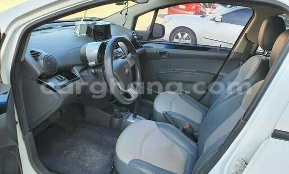 Ra Àlòkù Chevrolet Spark funfun Ọkọ̀ in Accra ni Greater Accra Ra Àlòkù Chevrolet Spark funfun Ọkọ̀ in Accra ni Greater Accra