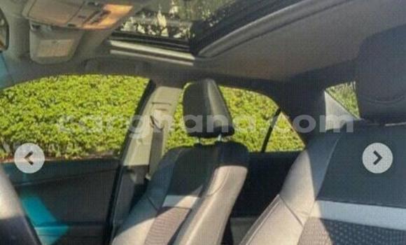 Ra Àlòkù Toyota Camry funfun Ọkọ̀ in Accra ni Greater Accra Ra Àlòkù Toyota Camry funfun Ọkọ̀ in Accra ni Greater Accra