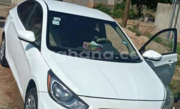 Ra Àlòkù Hyundai Accent funfun Ọkọ̀ in Sekondi–Takoradi Metropolitan ni Oorun Ra Àlòkù Hyundai Accent funfun Ọkọ̀ in Sekondi–Takoradi Metropolitan ni Oorun
