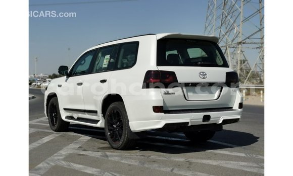 Sayi Imported Toyota Land Cruiser White Mota in Import - Dubai a Ashanti Sayi Imported Toyota Land Cruiser White Mota in Import - Dubai a Ashanti