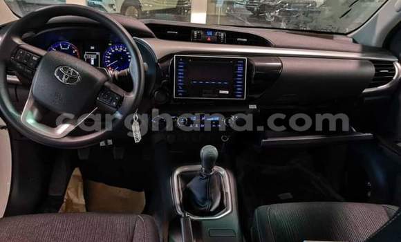 Ra Imported Toyota Hilux Surf funfun Ọkọ̀ in Sekondi–Takoradi Metropolitan ni Oorun Ra Imported Toyota Hilux Surf funfun Ọkọ̀ in Sekondi–Takoradi Metropolitan ni Oorun