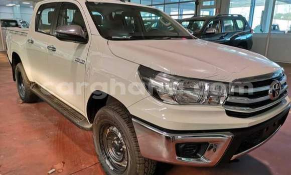 Ra Imported Toyota Hilux Surf funfun Ọkọ̀ in Sekondi–Takoradi Metropolitan ni Oorun Ra Imported Toyota Hilux Surf funfun Ọkọ̀ in Sekondi–Takoradi Metropolitan ni Oorun
