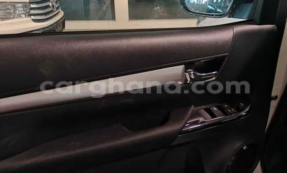 Ra Imported Toyota Hilux Surf funfun Ọkọ̀ in Sekondi–Takoradi Metropolitan ni Oorun Ra Imported Toyota Hilux Surf funfun Ọkọ̀ in Sekondi–Takoradi Metropolitan ni Oorun