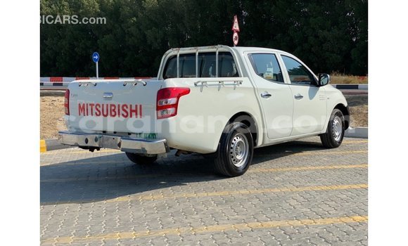 Sayi Imported Mitsubishi L200 White Mota in Import - Dubai a Ashanti Sayi Imported Mitsubishi L200 White Mota in Import - Dubai a Ashanti