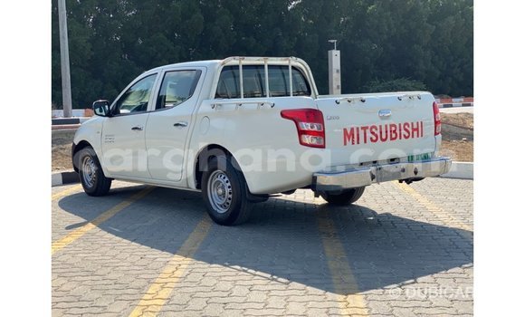 Sayi Imported Mitsubishi L200 White Mota in Import - Dubai a Ashanti Sayi Imported Mitsubishi L200 White Mota in Import - Dubai a Ashanti