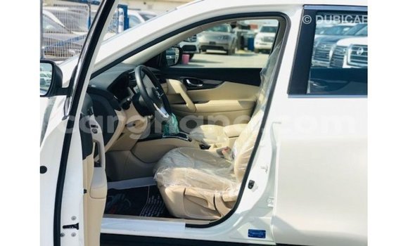 Buy Import Nissan Evalia Red Truck in Import - Dubai in Ashanti Buy Import Nissan Evalia Red Truck in Import - Dubai in Ashanti