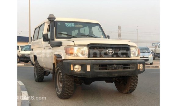 Sayi Imported Toyota Land Cruiser White Mota in Import - Dubai a Ashanti Sayi Imported Toyota Land Cruiser White Mota in Import - Dubai a Ashanti