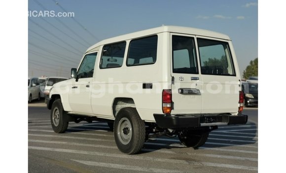 Ra Imported Toyota Land Cruiser funfun Ọkọ̀ in Import - Dubai ni Ashanti Ra Imported Toyota Land Cruiser funfun Ọkọ̀ in Import - Dubai ni Ashanti
