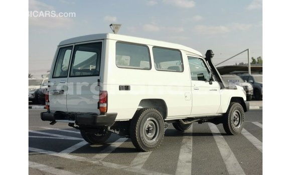 Ra Imported Toyota Land Cruiser funfun Ọkọ̀ in Import - Dubai ni Ashanti Ra Imported Toyota Land Cruiser funfun Ọkọ̀ in Import - Dubai ni Ashanti