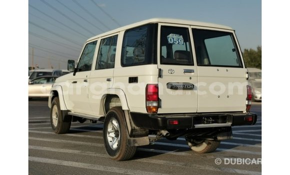 Sayi Imported Toyota Land Cruiser White Mota in Import - Dubai a Ashanti Sayi Imported Toyota Land Cruiser White Mota in Import - Dubai a Ashanti