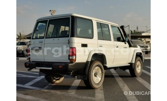 Sayi Imported Toyota Land Cruiser White Mota in Import - Dubai a Ashanti Sayi Imported Toyota Land Cruiser White Mota in Import - Dubai a Ashanti