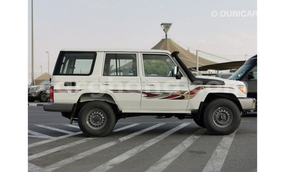 Ra Imported Toyota Land Cruiser funfun Ọkọ̀ in Import - Dubai ni Ashanti Ra Imported Toyota Land Cruiser funfun Ọkọ̀ in Import - Dubai ni Ashanti