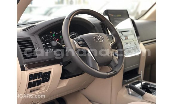 Sayi Imported Toyota Land Cruiser White Mota in Import - Dubai a Ashanti Sayi Imported Toyota Land Cruiser White Mota in Import - Dubai a Ashanti