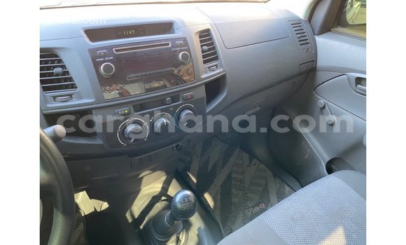 Ra Imported Toyota Hilux funfun Ọkọ̀ in Import - Dubai ni Ashanti Ra Imported Toyota Hilux funfun Ọkọ̀ in Import - Dubai ni Ashanti