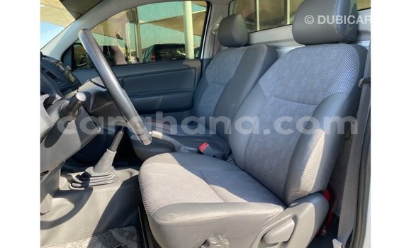 Ra Imported Toyota Hilux funfun Ọkọ̀ in Import - Dubai ni Ashanti Ra Imported Toyota Hilux funfun Ọkọ̀ in Import - Dubai ni Ashanti