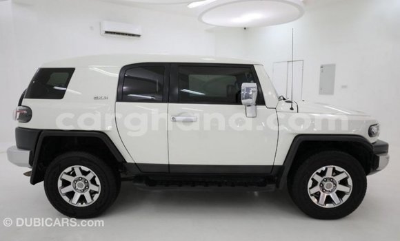 Buy Import Toyota FJ Cruiser White Car in Import - Dubai in Ashanti Buy Import Toyota FJ Cruiser White Car in Import - Dubai in Ashanti