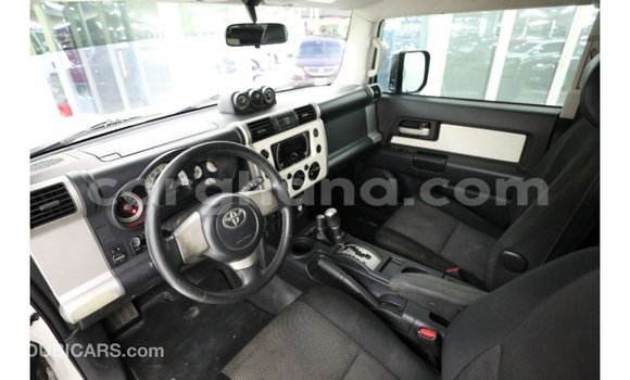 Buy Import Toyota FJ Cruiser White Car in Import - Dubai in Ashanti Buy Import Toyota FJ Cruiser White Car in Import - Dubai in Ashanti