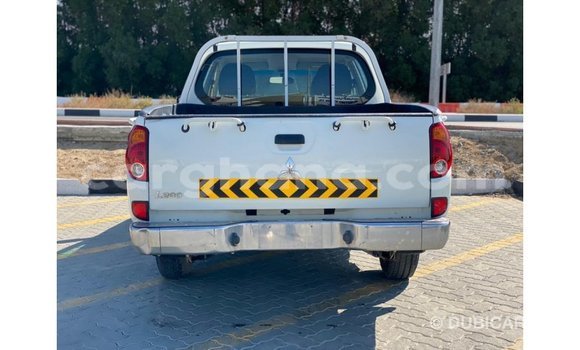 Sayi Imported Mitsubishi L200 White Mota in Import - Dubai a Ashanti Sayi Imported Mitsubishi L200 White Mota in Import - Dubai a Ashanti