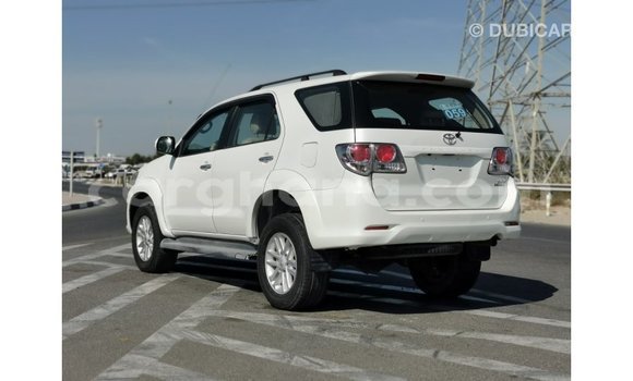 Sayi Imported Toyota Fortuner White Mota in Import - Dubai a Ashanti Sayi Imported Toyota Fortuner White Mota in Import - Dubai a Ashanti