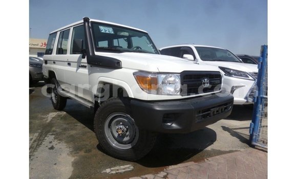 Sayi Imported Toyota Land Cruiser White Mota in Import - Dubai a Ashanti Sayi Imported Toyota Land Cruiser White Mota in Import - Dubai a Ashanti