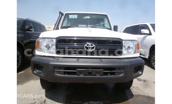 Sayi Imported Toyota Land Cruiser White Mota in Import - Dubai a Ashanti Sayi Imported Toyota Land Cruiser White Mota in Import - Dubai a Ashanti