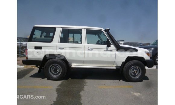 Sayi Imported Toyota Land Cruiser White Mota in Import - Dubai a Ashanti Sayi Imported Toyota Land Cruiser White Mota in Import - Dubai a Ashanti
