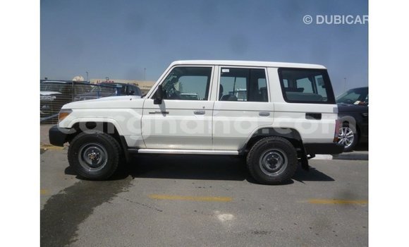 Sayi Imported Toyota Land Cruiser White Mota in Import - Dubai a Ashanti Sayi Imported Toyota Land Cruiser White Mota in Import - Dubai a Ashanti