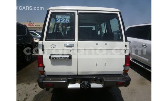 Sayi Imported Toyota Land Cruiser White Mota in Import - Dubai a Ashanti Sayi Imported Toyota Land Cruiser White Mota in Import - Dubai a Ashanti