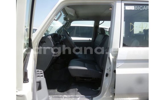 Sayi Imported Toyota Land Cruiser White Mota in Import - Dubai a Ashanti Sayi Imported Toyota Land Cruiser White Mota in Import - Dubai a Ashanti