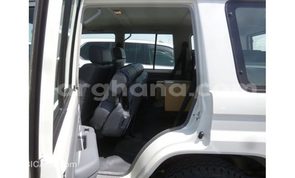 Sayi Imported Toyota Land Cruiser White Mota in Import - Dubai a Ashanti Sayi Imported Toyota Land Cruiser White Mota in Import - Dubai a Ashanti