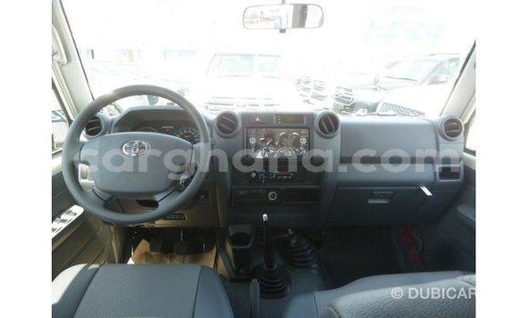 Sayi Imported Toyota Land Cruiser White Mota in Import - Dubai a Ashanti Sayi Imported Toyota Land Cruiser White Mota in Import - Dubai a Ashanti