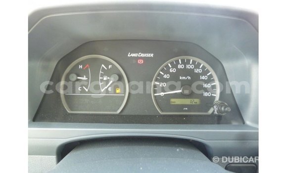 Sayi Imported Toyota Land Cruiser White Mota in Import - Dubai a Ashanti Sayi Imported Toyota Land Cruiser White Mota in Import - Dubai a Ashanti