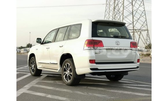Sayi Imported Toyota Land Cruiser White Mota in Import - Dubai a Ashanti Sayi Imported Toyota Land Cruiser White Mota in Import - Dubai a Ashanti