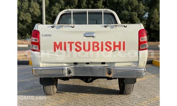 Buy Import Mitsubishi L200 White Car in Import - Dubai in Ashanti Buy Import Mitsubishi L200 White Car in Import - Dubai in Ashanti