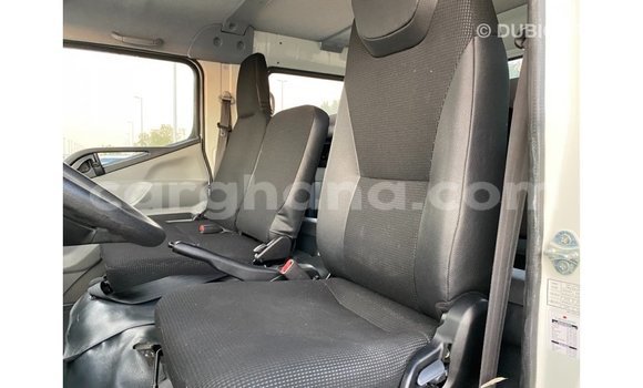 Ra Imported Mitsubishi i funfun Ọkọ̀ in Import - Dubai ni Ashanti Ra Imported Mitsubishi i funfun Ọkọ̀ in Import - Dubai ni Ashanti