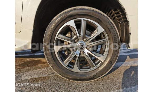 Ra Imported Toyota Land Cruiser funfun Ọkọ̀ in Import - Dubai ni Ashanti Ra Imported Toyota Land Cruiser funfun Ọkọ̀ in Import - Dubai ni Ashanti