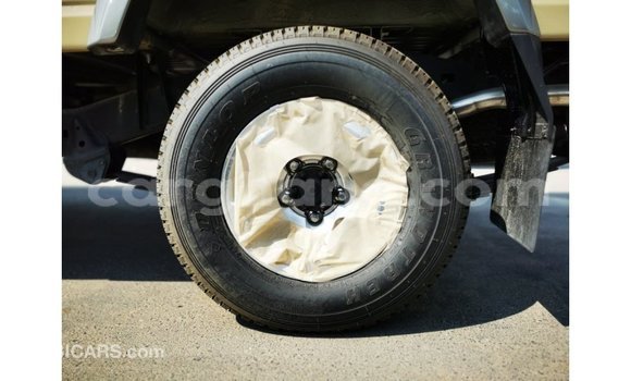 Sayi Imported Toyota Land Cruiser M Mota in Import - Dubai a Ashanti Sayi Imported Toyota Land Cruiser M Mota in Import - Dubai a Ashanti