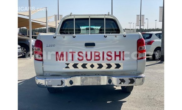 Sayi Imported Mitsubishi L200 White Mota in Import - Dubai a Ashanti Sayi Imported Mitsubishi L200 White Mota in Import - Dubai a Ashanti
