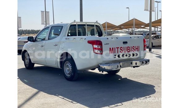 Sayi Imported Mitsubishi L200 White Mota in Import - Dubai a Ashanti Sayi Imported Mitsubishi L200 White Mota in Import - Dubai a Ashanti