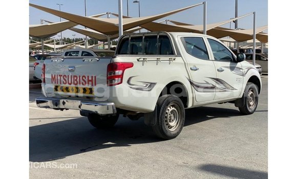 Sayi Imported Mitsubishi L200 White Mota in Import - Dubai a Ashanti Sayi Imported Mitsubishi L200 White Mota in Import - Dubai a Ashanti