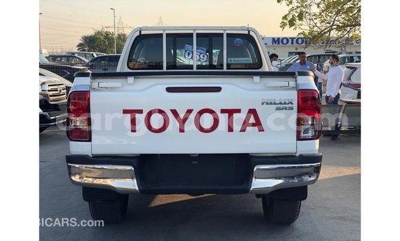 Sayi Imported Toyota Hilux White Mota in Import - Dubai a Ashanti Sayi Imported Toyota Hilux White Mota in Import - Dubai a Ashanti