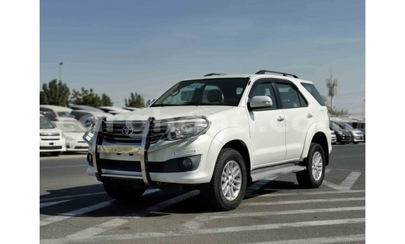 Sayi Imported Toyota Fortuner White Mota in Import - Dubai a Ashanti Sayi Imported Toyota Fortuner White Mota in Import - Dubai a Ashanti