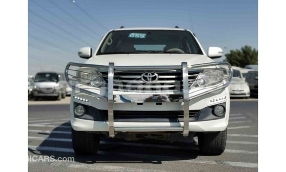 Sayi Imported Toyota Fortuner White Mota in Import - Dubai a Ashanti Sayi Imported Toyota Fortuner White Mota in Import - Dubai a Ashanti